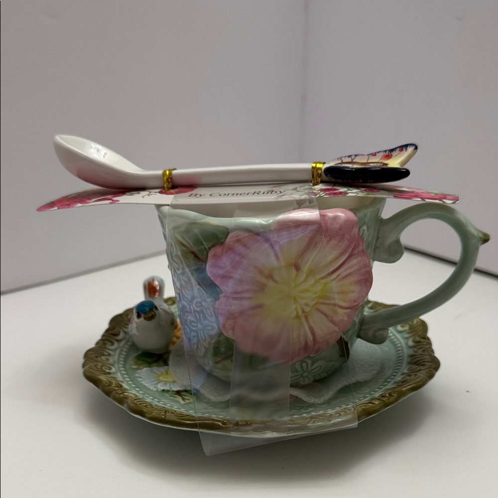 Exquisite Floral Tea Cup and Saucer Set with Spoon